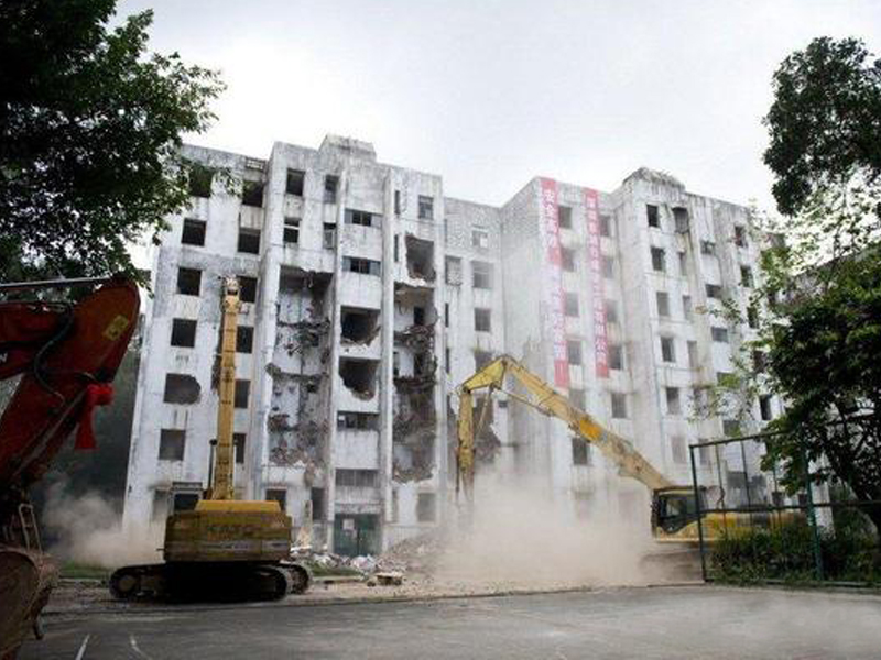 使用海沙的建筑物，墙体受损严重