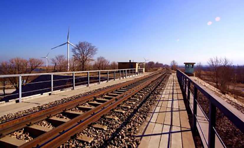 高铁建设领域，加大对机制砂的需求