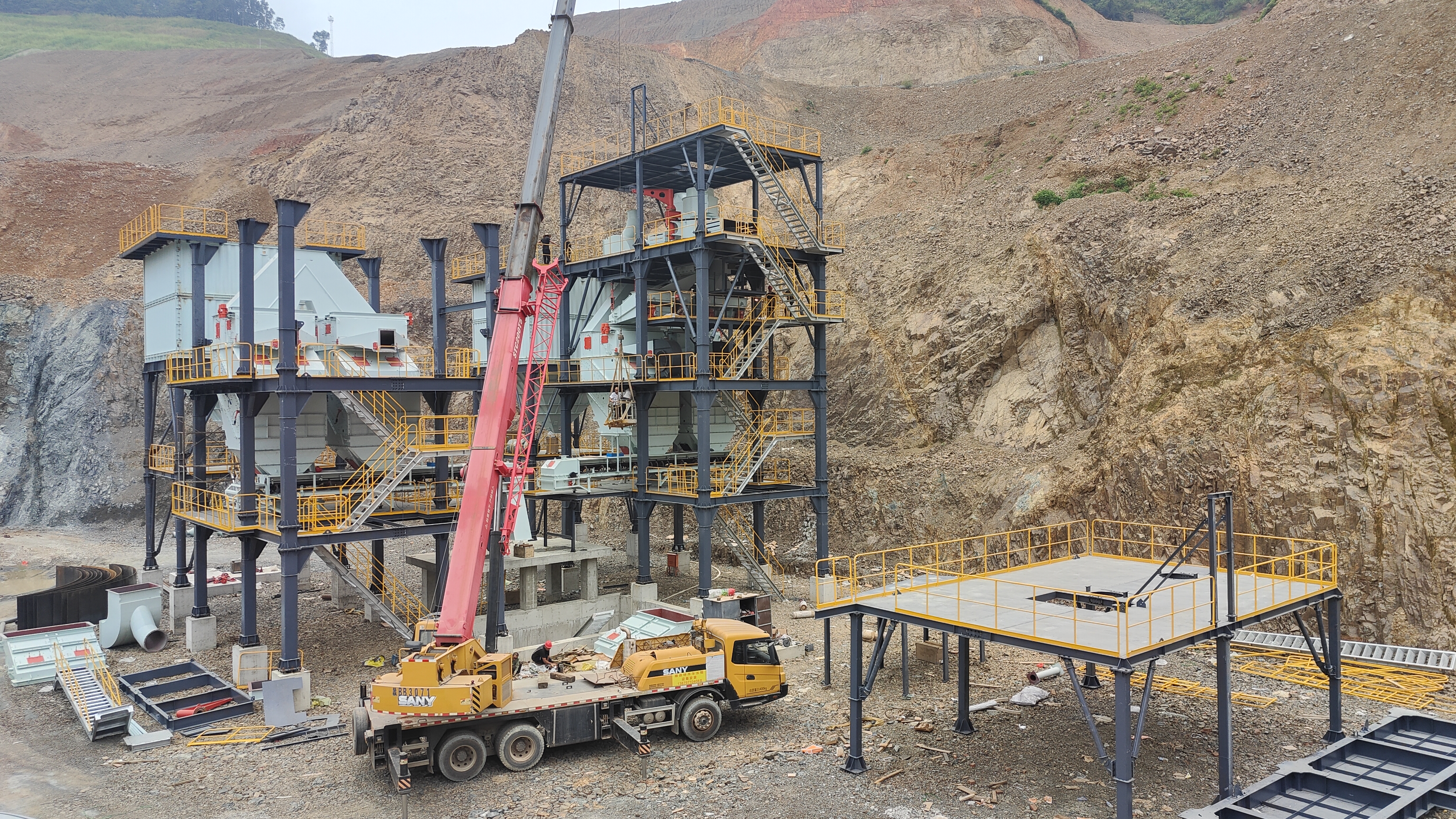 建筑垃圾变废为宝：制砂楼开启资源循环新篇章